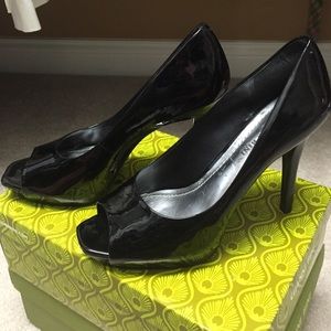Gianni Bini black patent heels