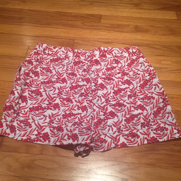 Jack Wills red and white print shorts - Picture 3 of 4