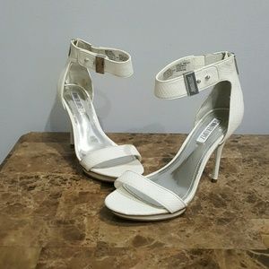 Beautiful Sexy white Jennifer Lopez heels!