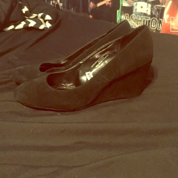 Great for bundle deal! Black felt wedges