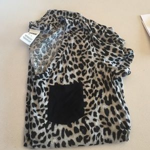VS PINK cheetah print v-neck