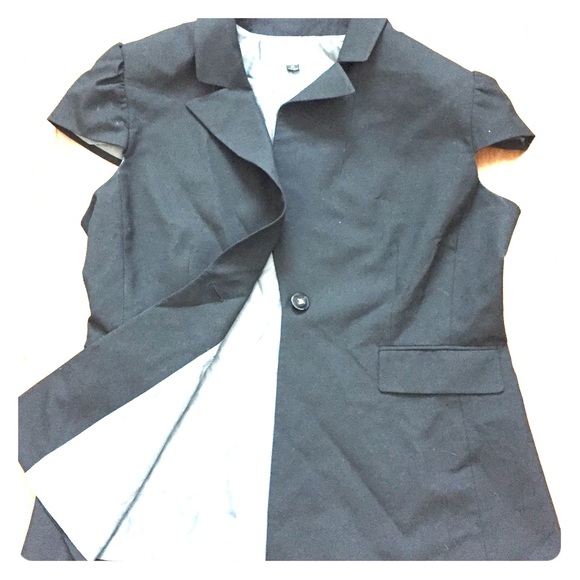 Tahiri black crop sleeve suit top.