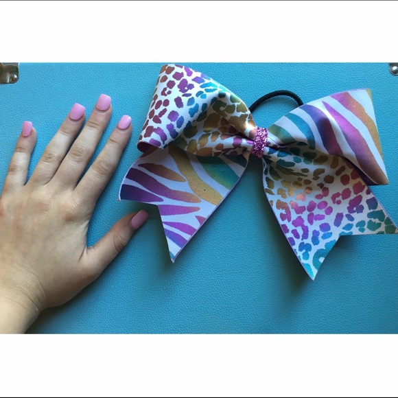 rainbow cheer bow - Picture 3 of 3