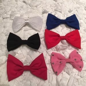 Package of assorted bows (6)