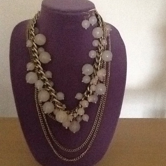 Glass pink beads and chain necklace