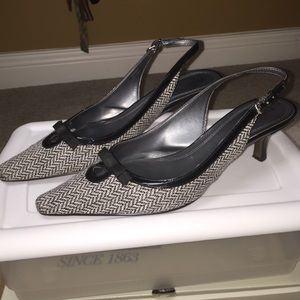 Ellen Tracy bow sling back heels