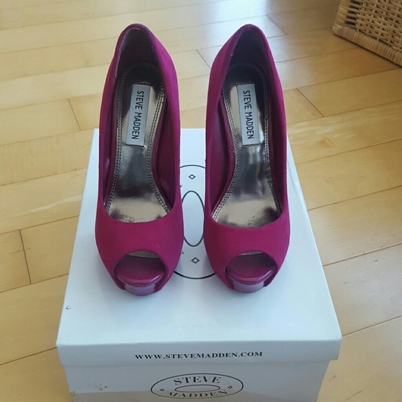 Steve Madden Scandall Suede pumps