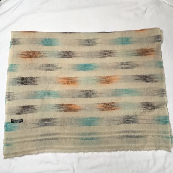 Hand made 100% Exclusive Cashmere Galway Wrap - Picture 2 of 4