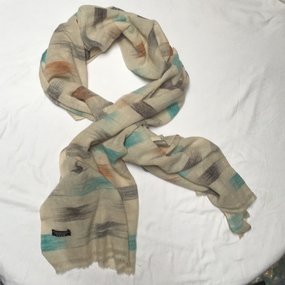 Hand made 100% Exclusive Cashmere Galway Wrap - Picture 4 of 4