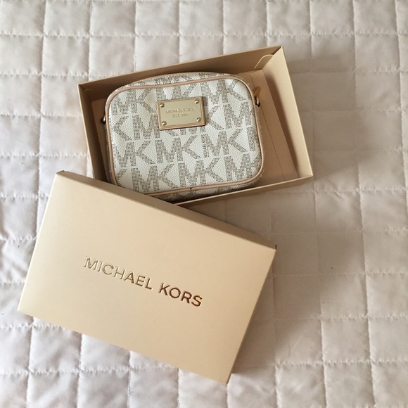 Sold! Michael Kors small cross body bag - Picture 2 of 4