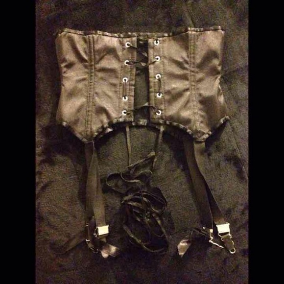 Corset girdle pin up - Picture 2 of 2