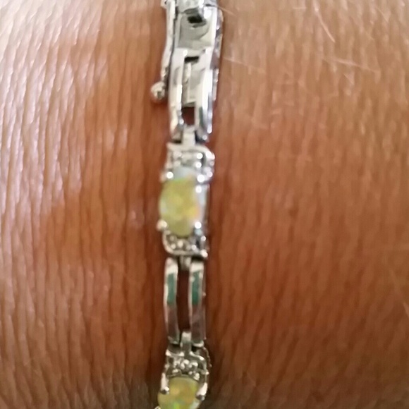 Sterling silver bracelet with faux opals - Picture 2 of 3