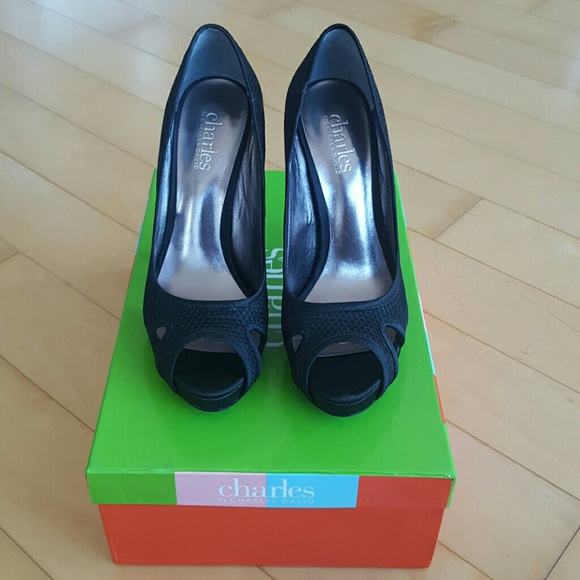 Charles David black pumps