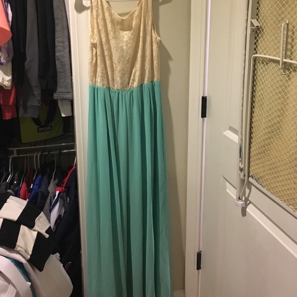 Maxi dress from Francesca's. - Picture 2 of 4