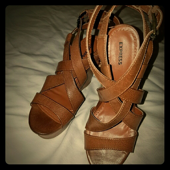 Express leather tan wedges
