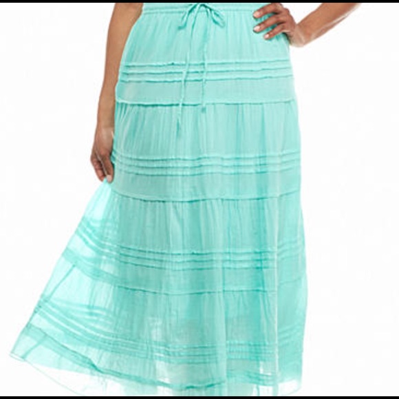 NWT SOLID TIERED MIDI SKIRT