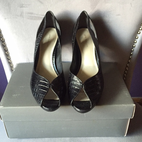 Ann Taylor black croc peep toe pumps sz 8.5