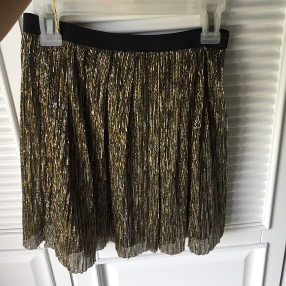 Black and gold short skirt!