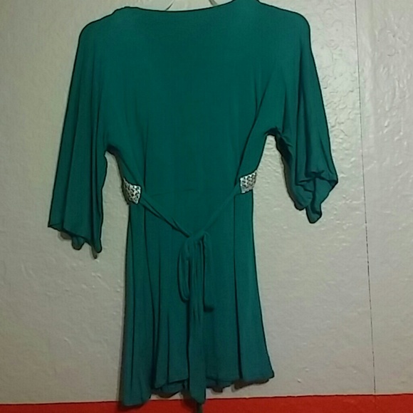 Top - Picture 2 of 2