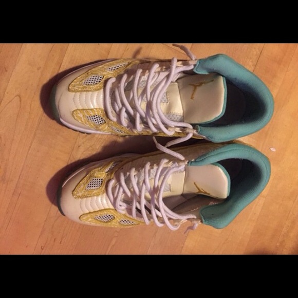 Jordan 11 low Maize I.e.