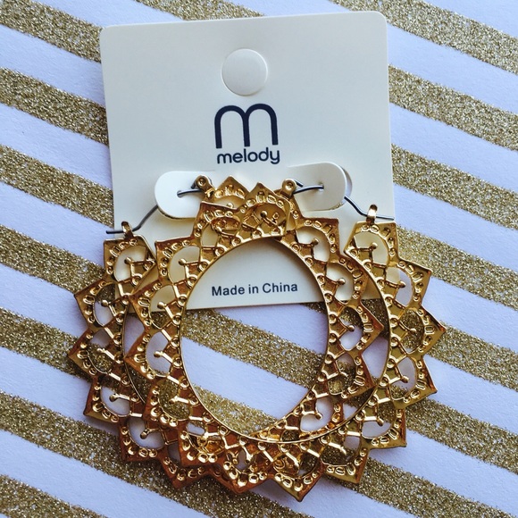 2 PAIRS Loop Laser Cut Out Hoops - Picture 3 of 3