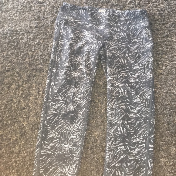 Size M workout leggings