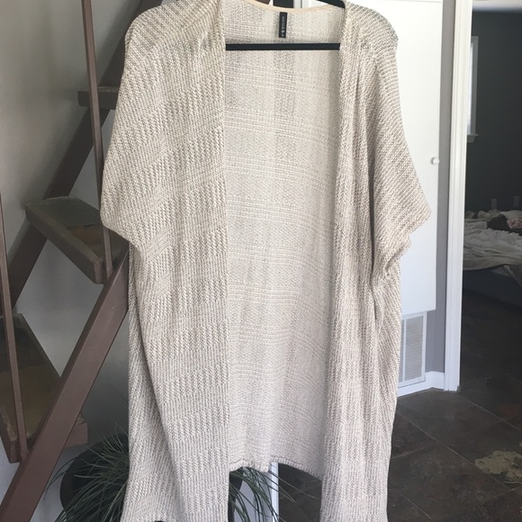 Kimono. Very cute. Creamy. Size L