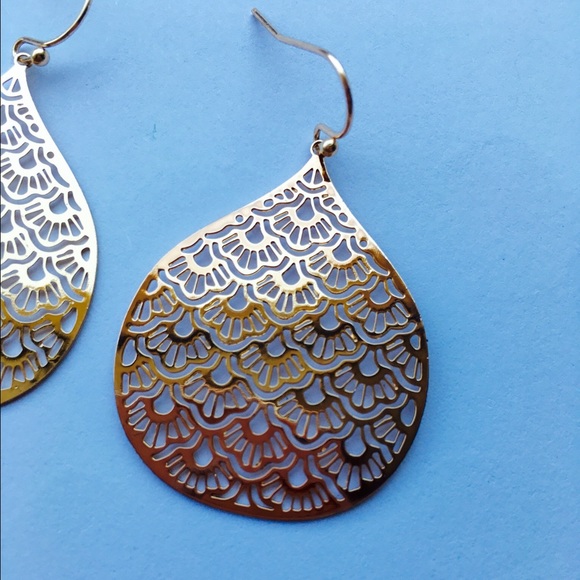 Laser Cut Earnings Gold Tone - Picture 2 of 2