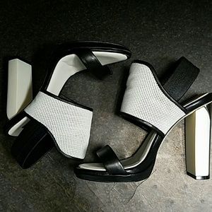 BCBG MaxAzria/PRICE FIRM