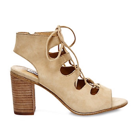 Nilunda Steve Madden nude