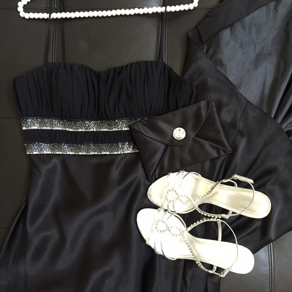 🎉SALE! Stunning Satin floor length gown