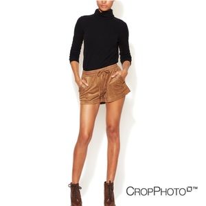BCBG AMELIA SHORTS SUEDE LIKE
