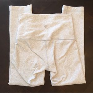 Lululemon white floral Wunder Under
