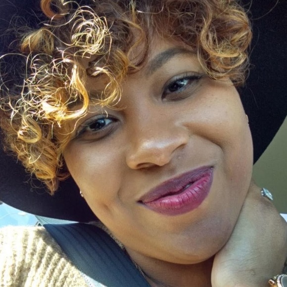 Meet your Posher, Pauline - Picture 1 of 1