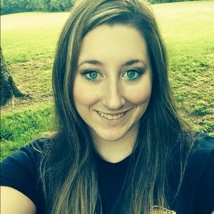 Meet your Posher, Becca