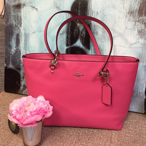Coach Handbags - ⭐️🎉HOST PICK🎉⭐️ Coach Tote