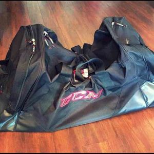 🚫SOLD🚫CCM RBZ110 Wheeled Hockey Bag