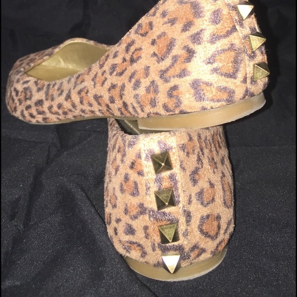 Xhilaration cheetah print, pointed shoes - Picture 2 of 4