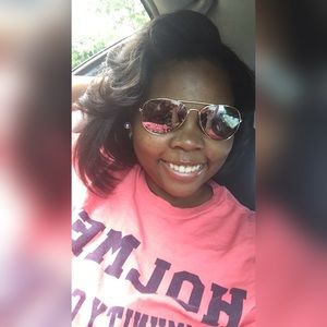 Meet your Posher, Adiva