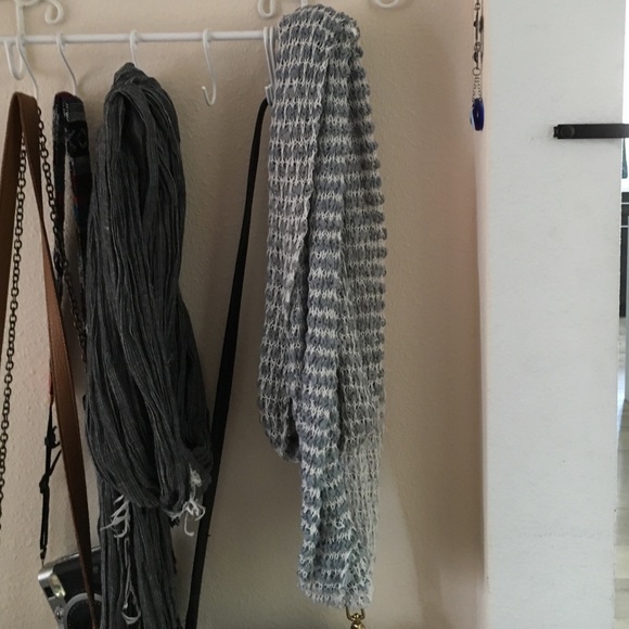 Loose knit infinity scarf in gray/blue - Picture 1 of 4