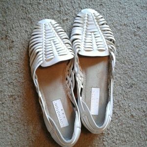 Abbey huarches never worn