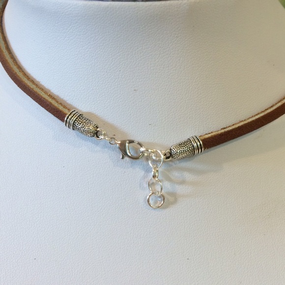 Mother of pearl leather choker necklace - Picture 3 of 3