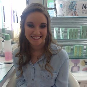 Meet your Posher, Emily