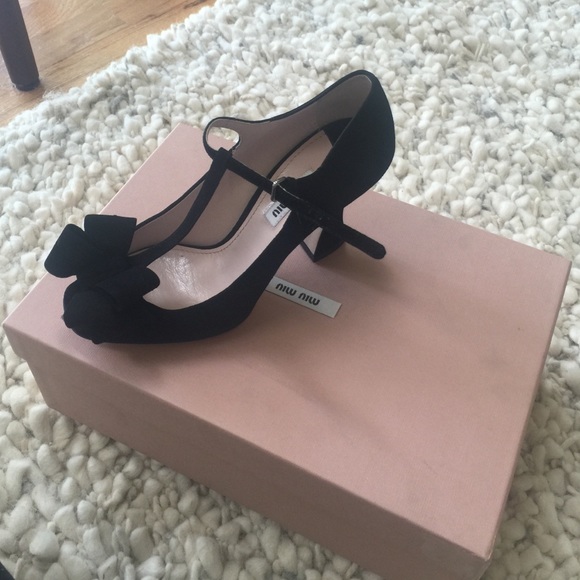 MiuMiu 85MM Bow T-strap Peep - Picture 4 of 4