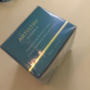 Artistry Hydra-V Replenishing Moisture Cream