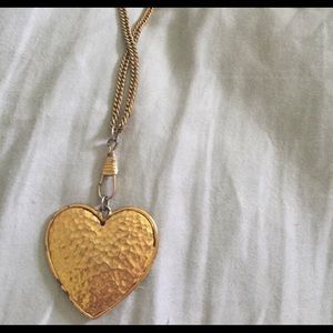 Gold heart pendant necklace
