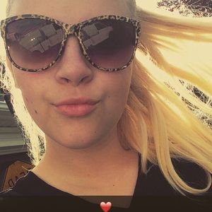 Meet your Posher, Mikayla