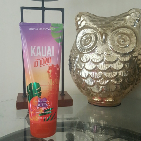 SOLD Body cream Kauai Let Flower Bath & BodyWorks