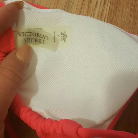 DONATED* 🌞 Victoria's Secret Swim Top - Picture 3 of 3