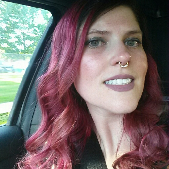 Meet your Posher, Jessica - Picture 1 of 1
